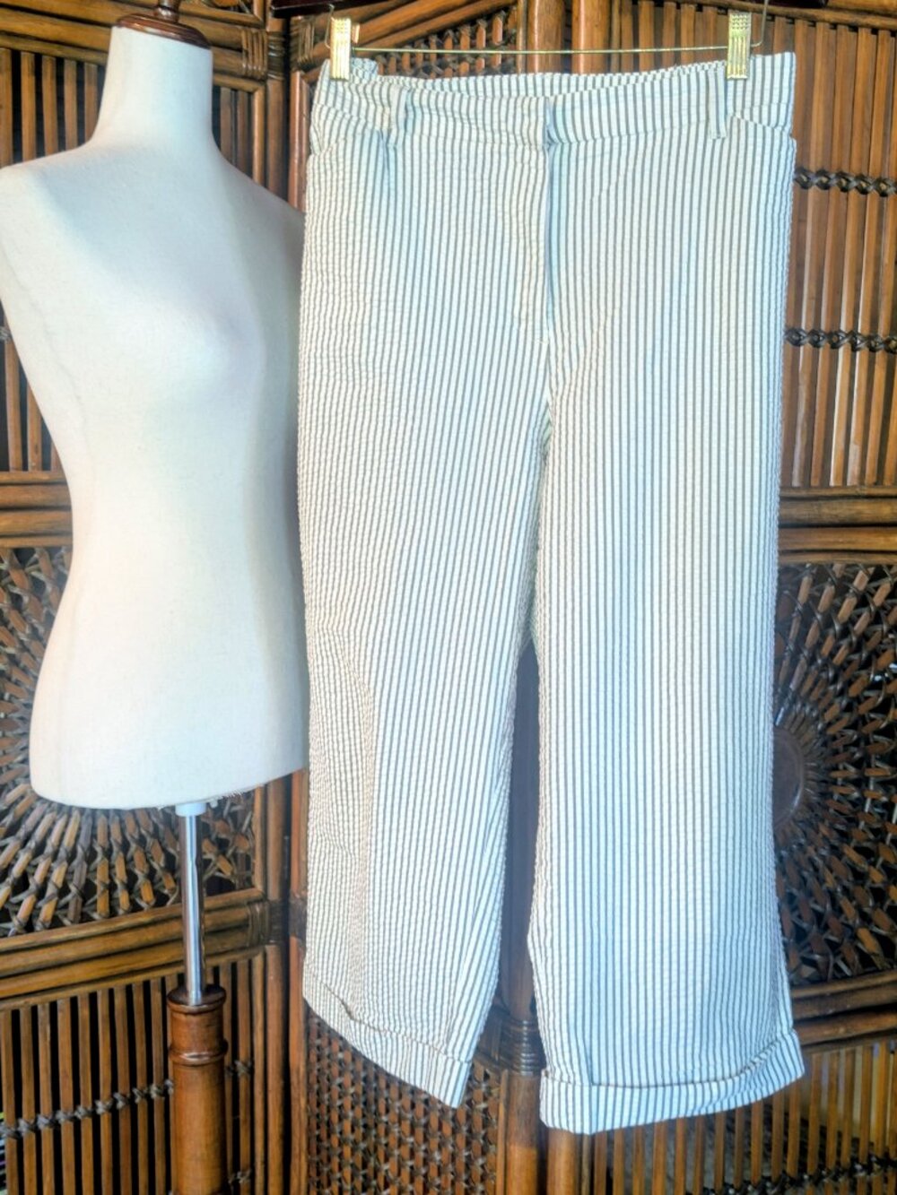 Jones New York Woman - Signature Seersucker Stretch Capri - 18-1X